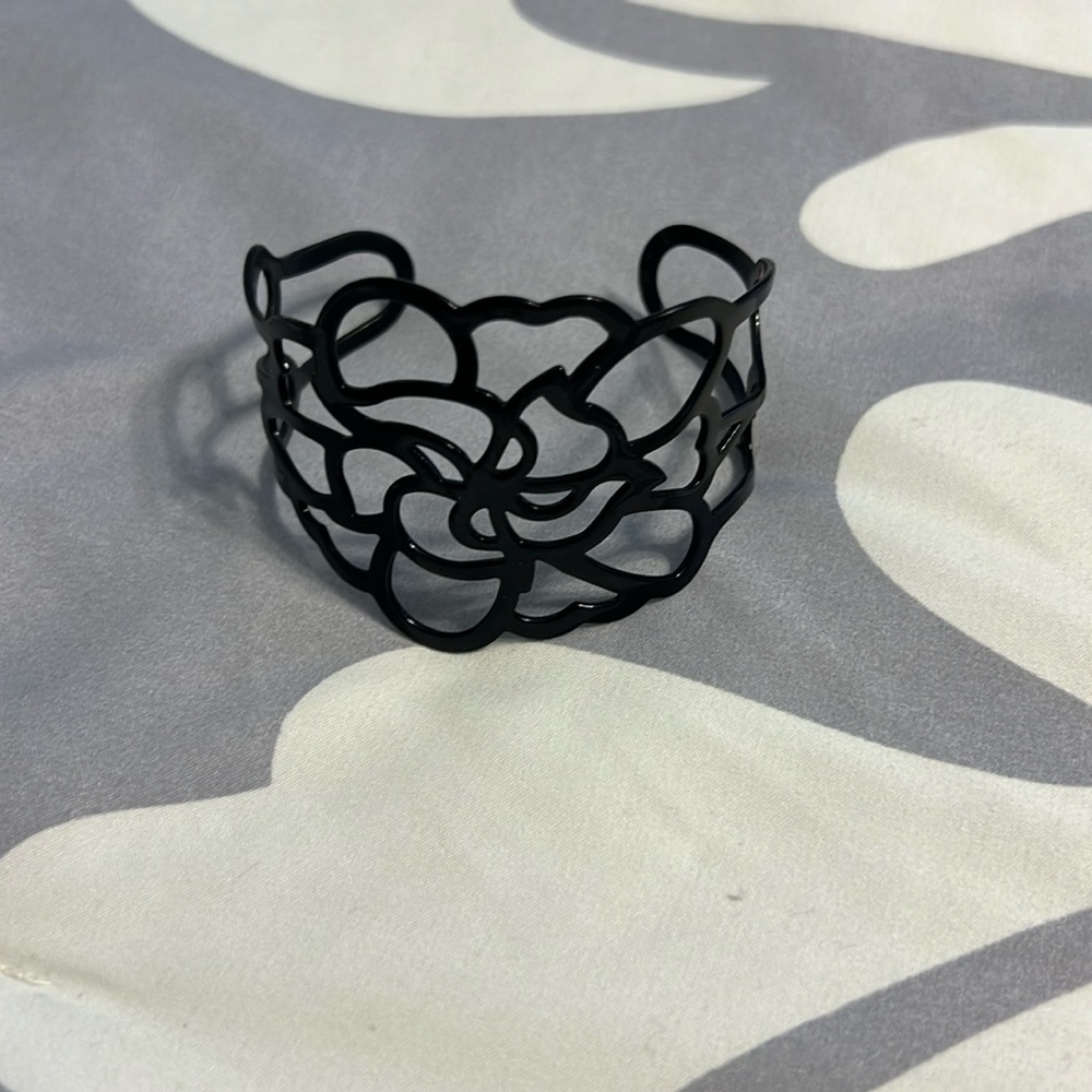 Wire design bracelet